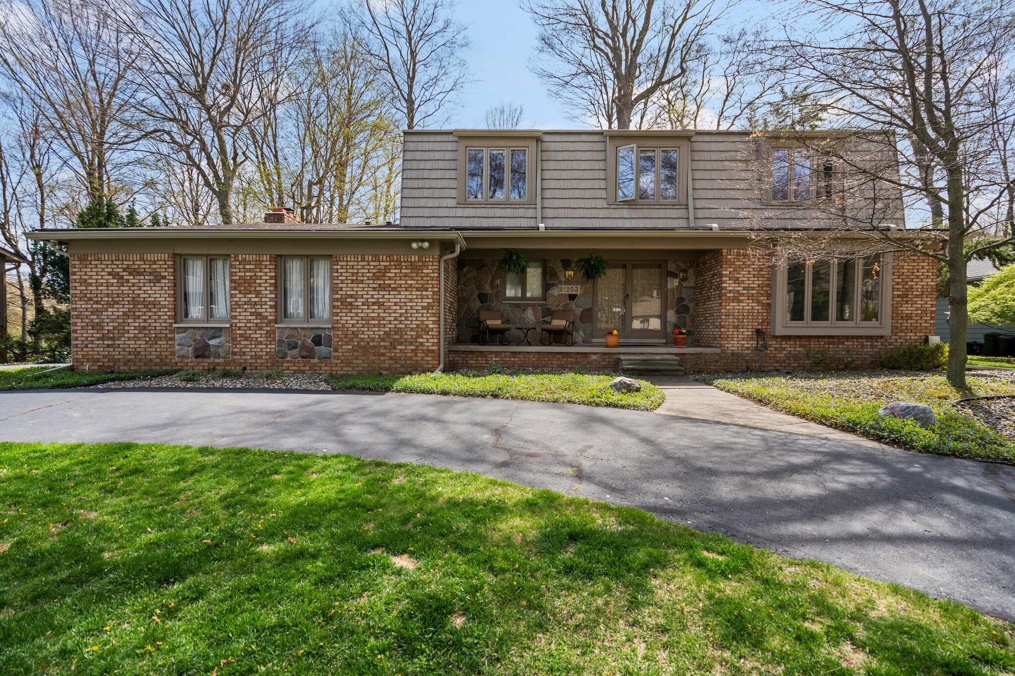 Woodhill Dr, Northville, MI 48167