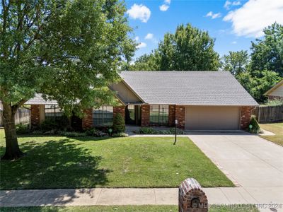 8310 E 107th Place S, House other with 3 bedrooms, 2 bathrooms and null parking in Tulsa OK | Image 3