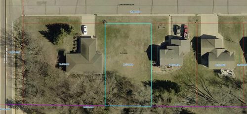 315 E Woodridge Drive, Le Center, MN, 56057 | Card Image