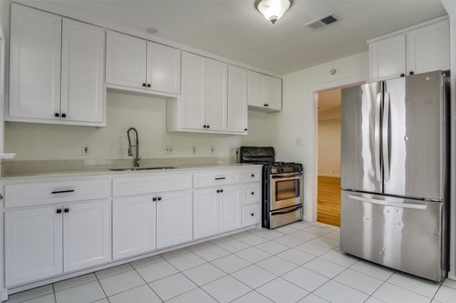 5861 Coleman St, Westworth Village, TX, 76114-4129 | Card Image