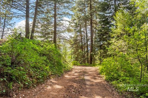 470 Collier View Rd, Cascade, ID, 83611-5031 | Card Image