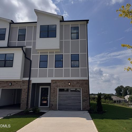 800 Portia Way, Morrisville, NC, 27560-3903 | Card Image