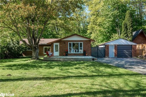 11 Broad St, Penetanguishene, ON, L9M1E9 | Card Image