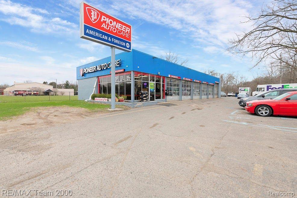 1803 N Wayne Rd, Westland, MI 48185