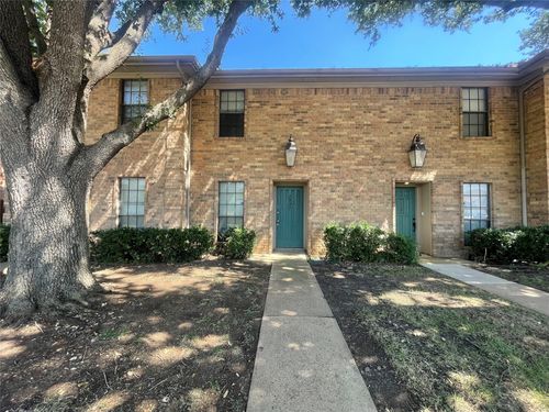 7427 Kingswood Dr, Fort Worth, TX, 76133 | Card Image