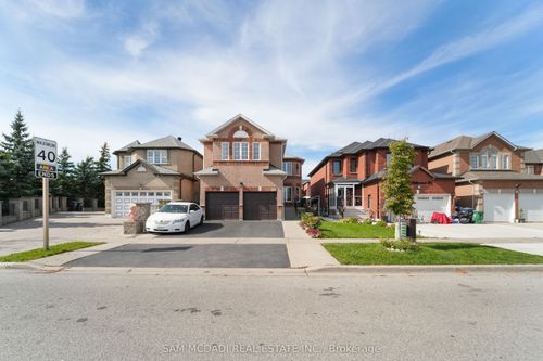 525 Driftcurrent Dr, Mississauga, ON, L4Z3Z2 | Card Image
