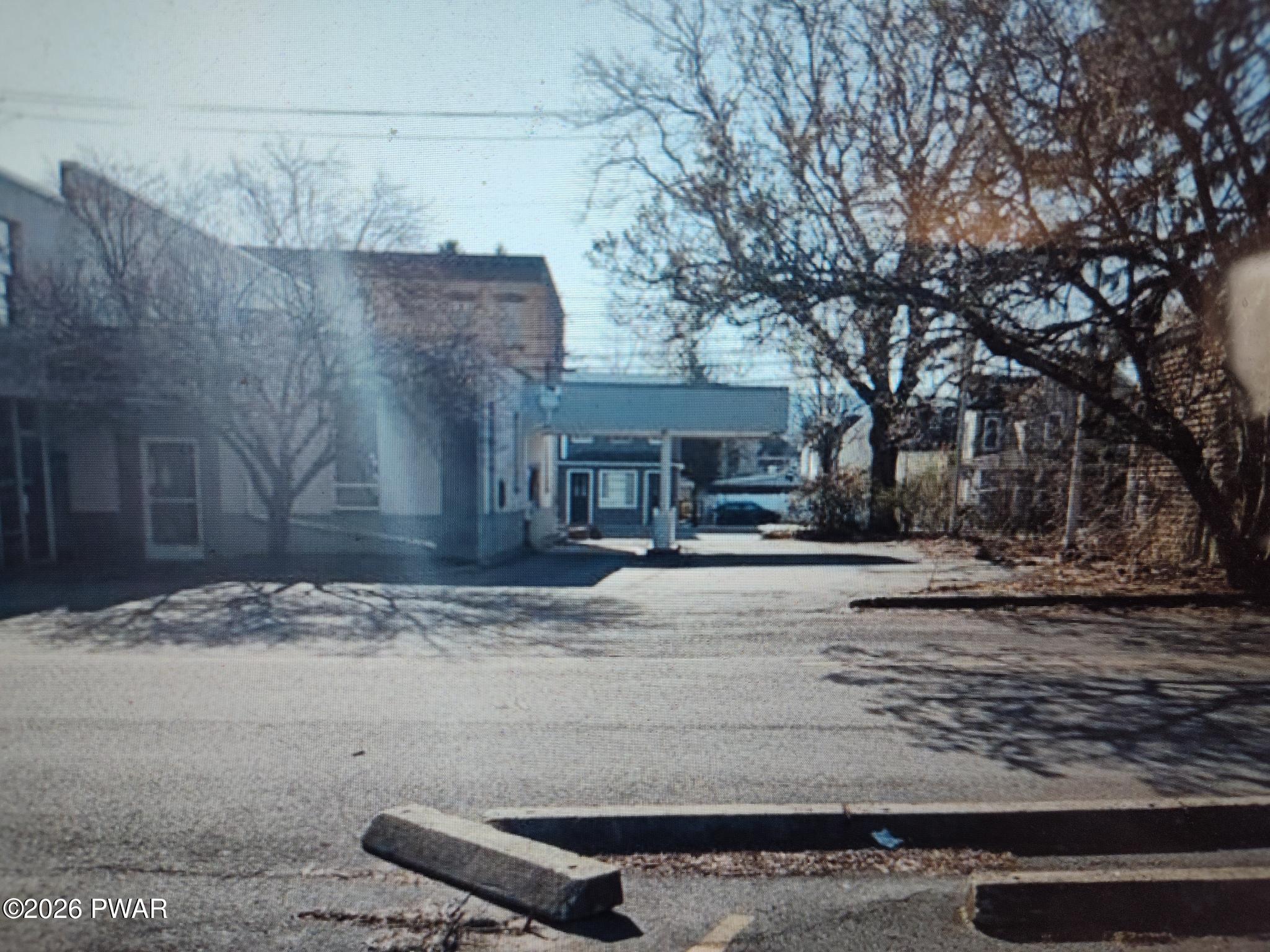 15 Pennsylvania Ave, Matamoras, PA 18336