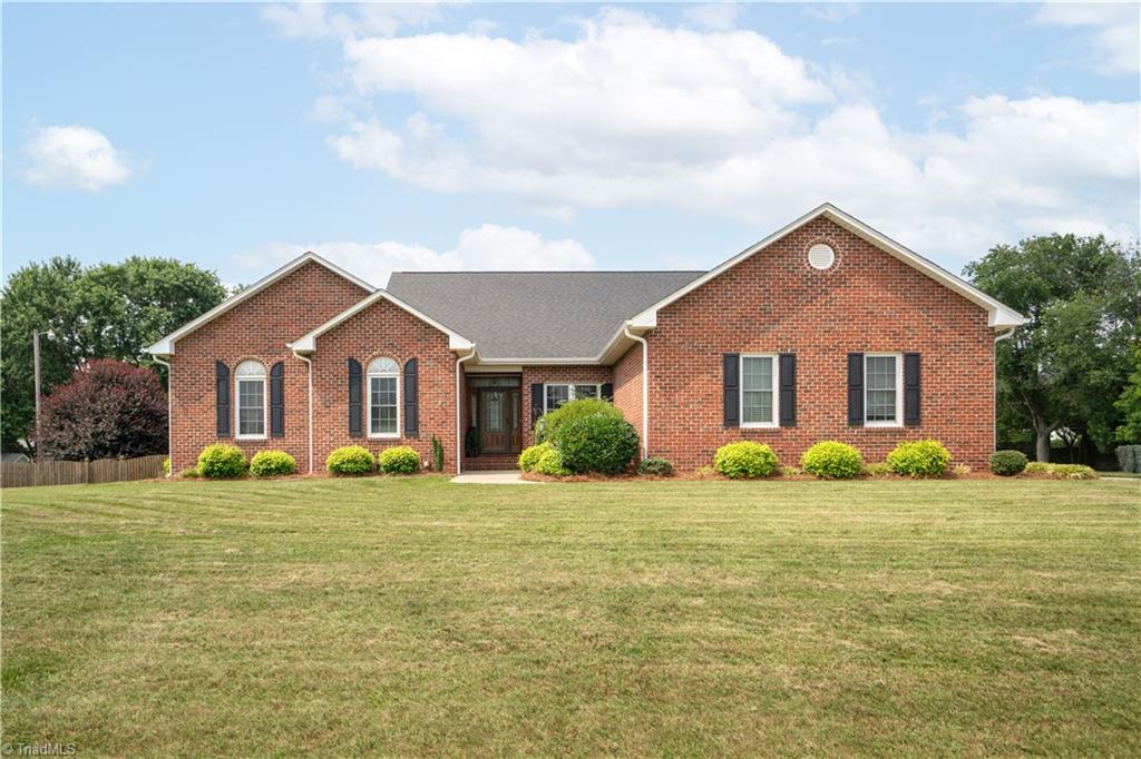 Silkwind Ct, Clemmons, NC 27012