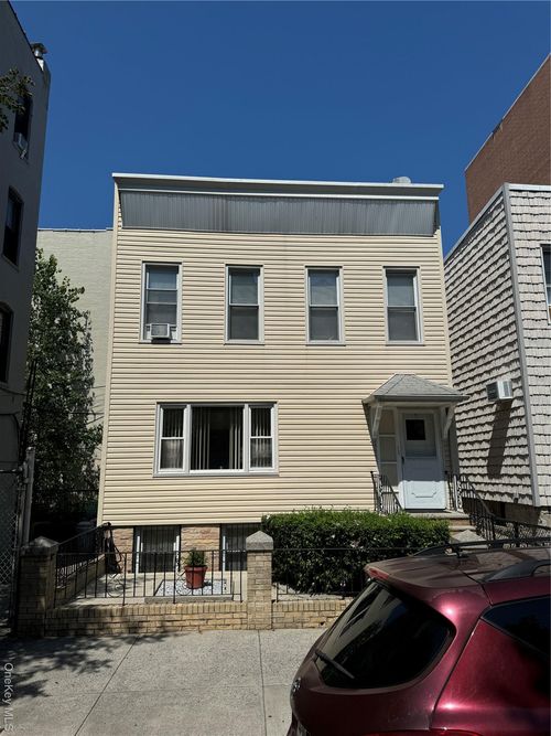 2590 37th St, Astoria, NY, 11103-4228 | Card Image