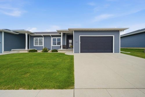 444 Autumn Ln, Cedar Falls, IA, 50613-2385 | Card Image