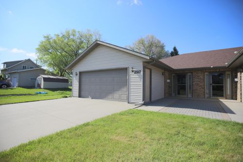 2517 4th Avenue, ABERDEEN, SD, 57401 | Card Image