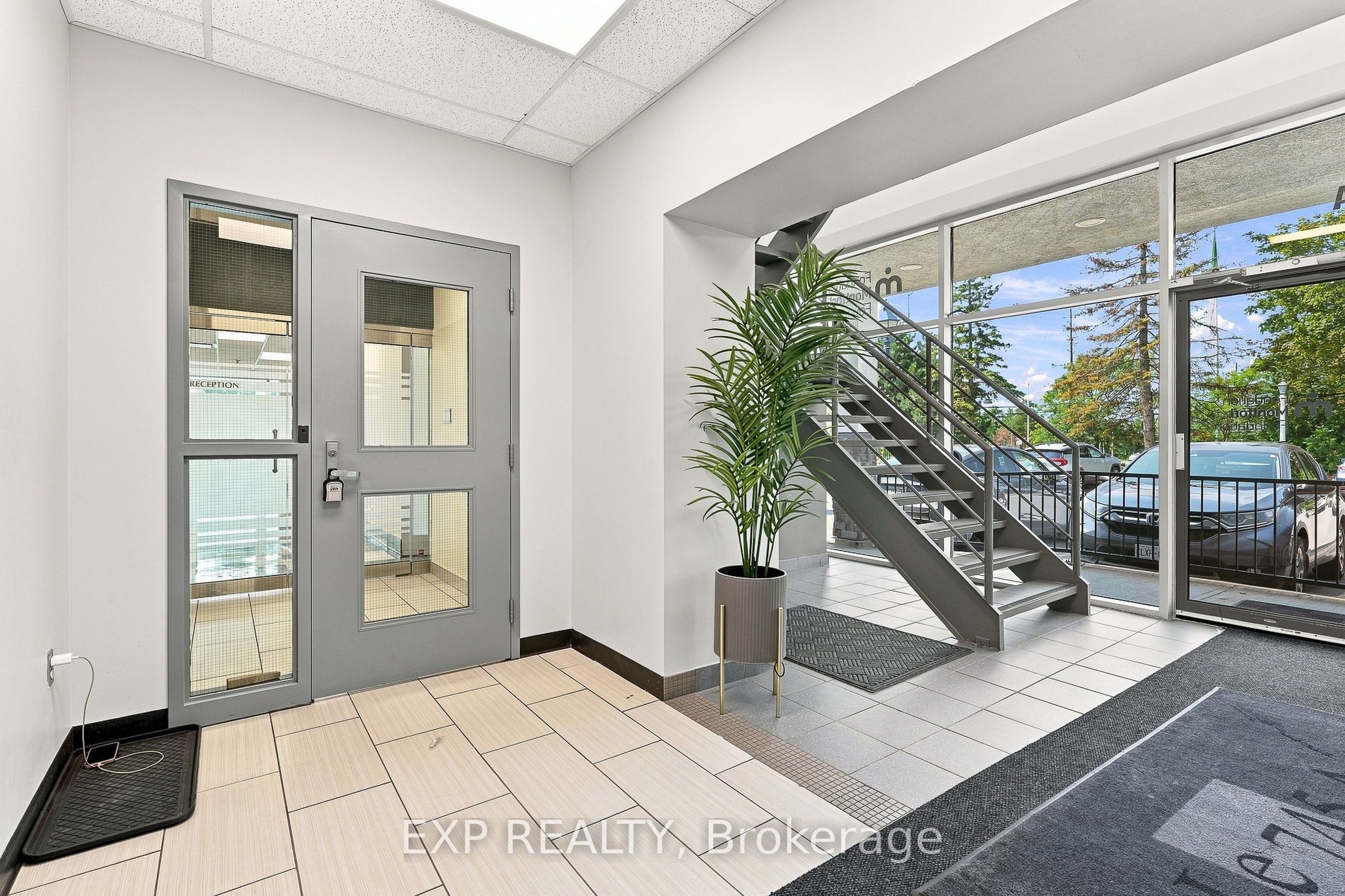 Commercial Lease in Manor Park - Cardinal Glen and Area 4