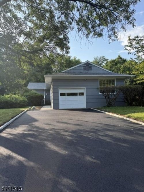 785 Ridgewood Rd, Millburn, NJ, 07041-1541 | Card Image