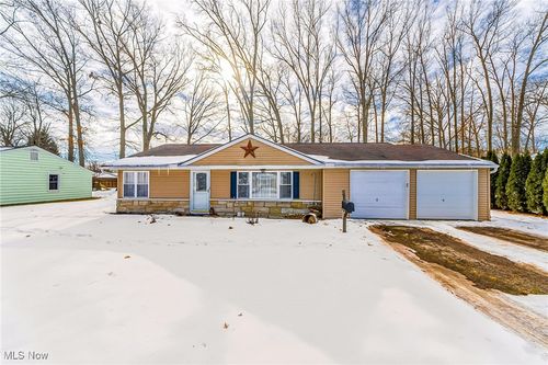 40 Meadowbrook Drive, Grafton, OH, 44044 | Card Image