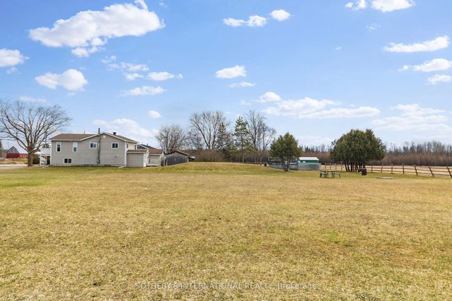 404 County Rd 29, House other with 3 bedrooms, 2 bathrooms and 10 parking in Toledo ON | Image 4