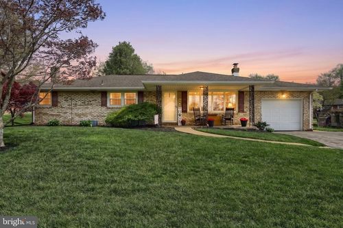 575 Sundale Dr, YORK, PA, 17402-3631 | Card Image