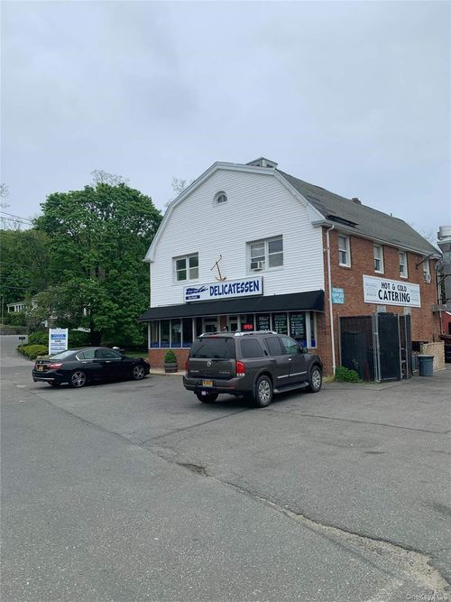 37 W Shore Rd, Huntington, NY, 11743-7206 | Card Image