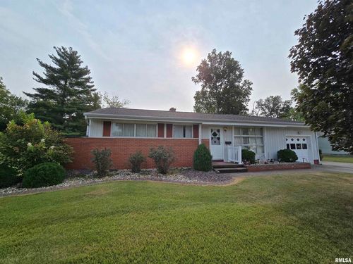 10 Park Ln, Centralia, IL, 62801-4431 | Card Image