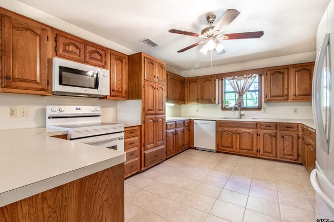 15502 County Road 1227, House other with 4 bedrooms, 2 bathrooms and null parking in Flint TX | Image 12