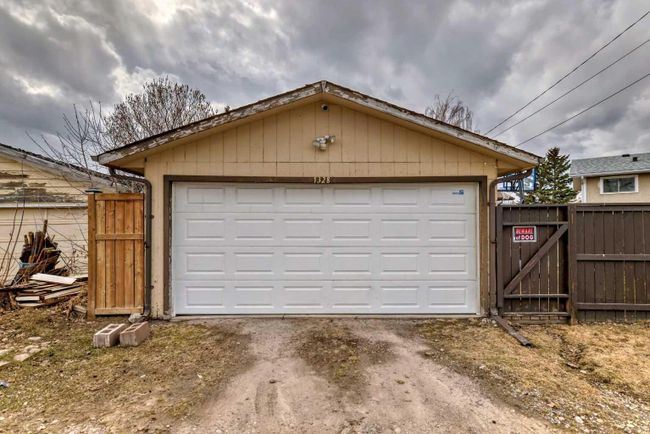 1328 Pennsburg Road Se, Home with 3 bedrooms, 2 bathrooms and 4 parking in Calgary AB | Image 44