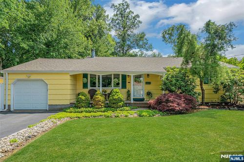 9 Fairway Ave, Emerson, NJ, 07630-1811 | Card Image