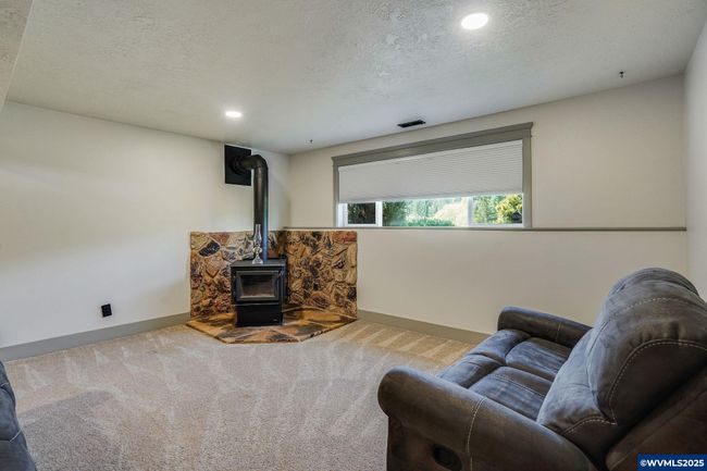 241 Silver Loop, House other with 4 bedrooms, 3 bathrooms and null parking in Silverton OR | Image 31