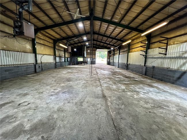 Interior with 10" thick concrete floors | Image 19