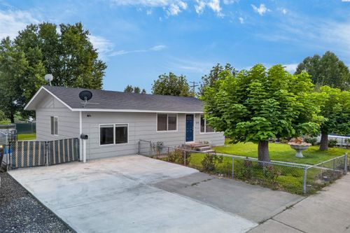 736 W Leola St, Pasco, WA, 99301-3630 | Card Image