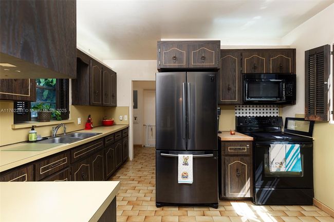 485 Ne 96 Th St, House other with 4 bedrooms, 3 bathrooms and null parking in Miami Shores FL | Image 18