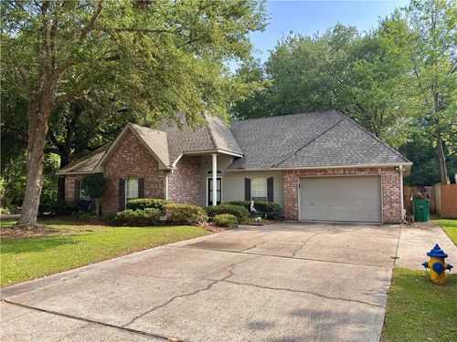 909 Chevreuil St, Mandeville, LA, 70448-6511 | Card Image