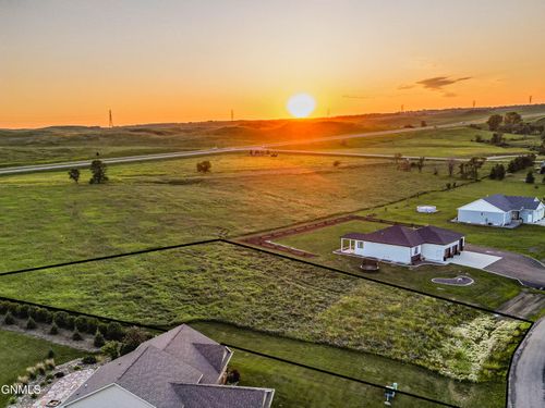 13840 Saddlehorn Dr, Bismarck, ND, 58503-8519 | Card Image