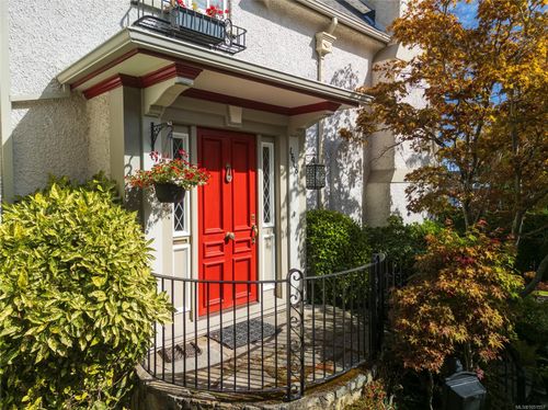 1618 Rockland Ave, Victoria, BC, V8S1W7 | Card Image