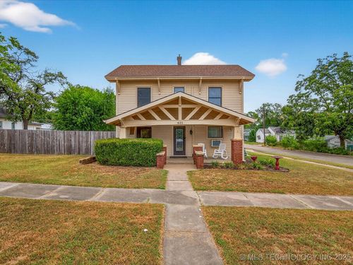 421 E 11th St, Pawhuska, OK, 74056-3007 | Card Image