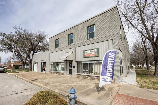 900 Main St, Home with 0 bedrooms, 0 bathrooms and null parking in Neodesha KS | Image 64