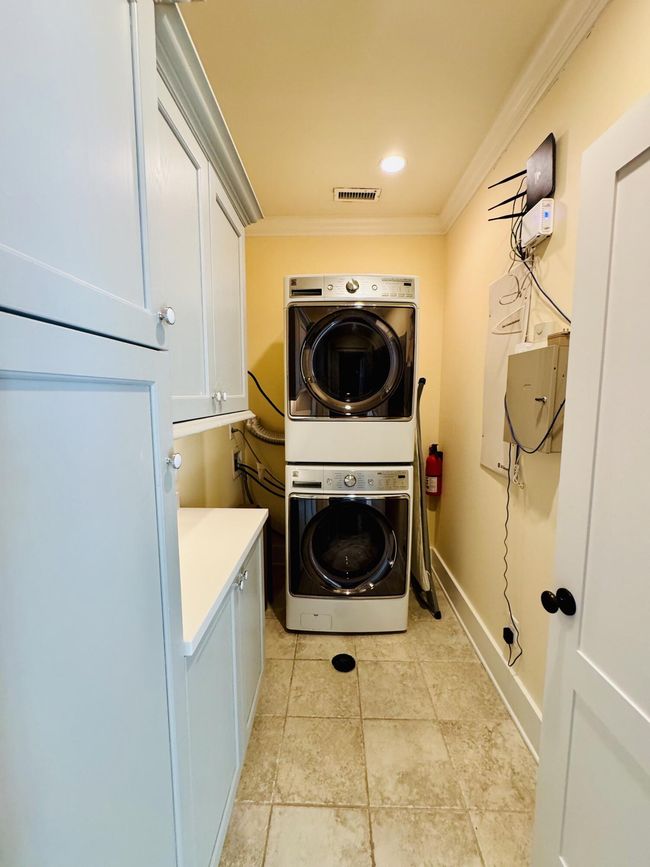 Upper Laundry Room | Image 29