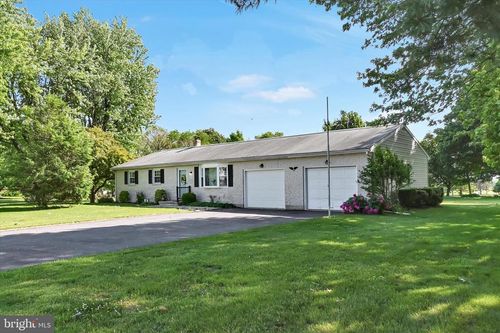 685 Wedgewood Dr, LEBANON, PA, 17042-8830 | Card Image