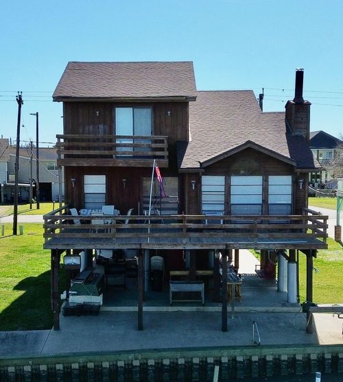 215 Redfish Dr, Freeport, TX, 77541-7993 | Card Image