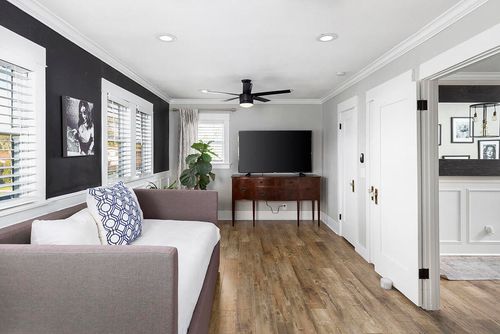 752 Coronado Ave, Long Beach, CA, 90803-2619 | Card Image