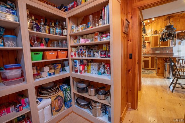 Walk in pantry | Image 28