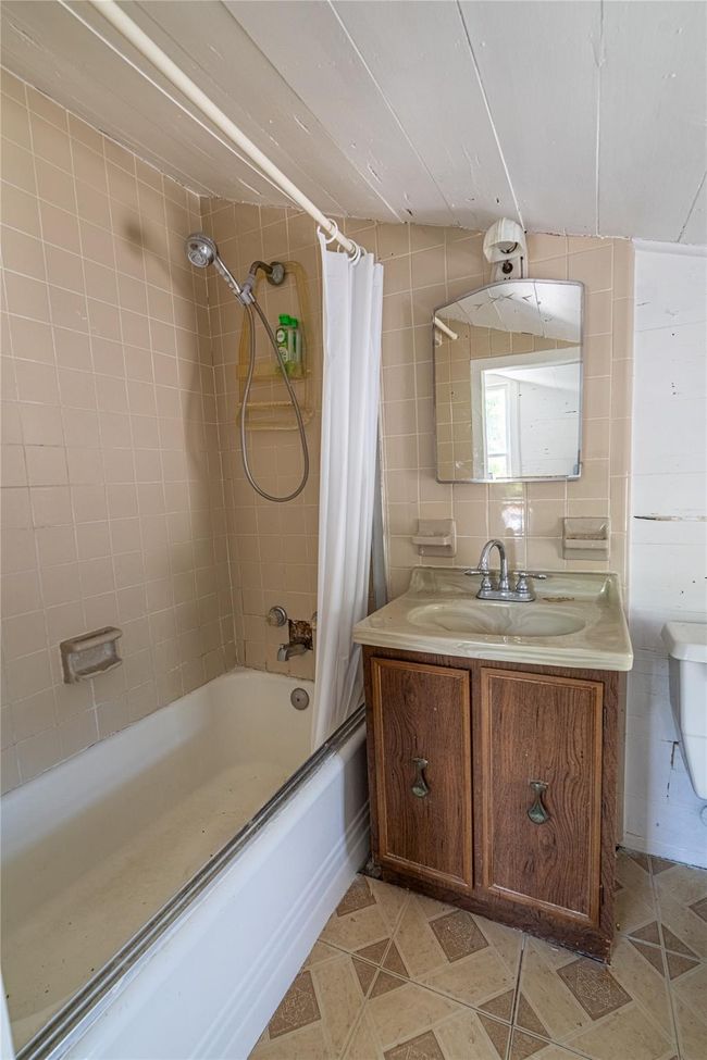 627 Valley Forge Rd, Home with 0 bedrooms, 0 bathrooms and 6 parking in West Palm Beach FL | Image 15