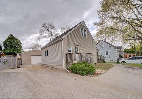 222 Cooper St, Cambridge, ON, N3C2P2 | Card Image
