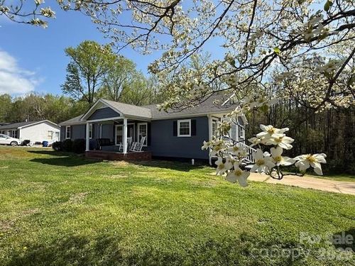 636 Willis Rd, Dallas, NC, 28034-9597 | Card Image