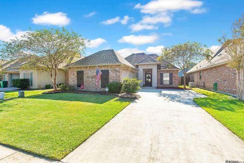 9384 Wyndham Way, Denham Springs, LA, 70726-1838 | Card Image