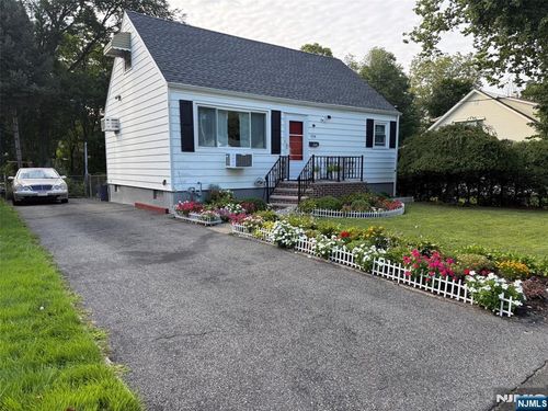 334 4th Ave, Hawthorne, NJ, 07506 | Card Image
