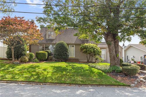 124 Longview Dr, Cranston, RI, 02920-3320 | Card Image