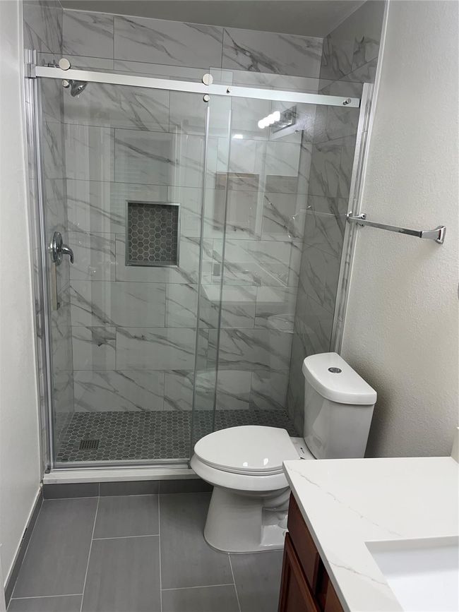 8605 Hunters Trace Ln, Townhouse with 3 bedrooms, 3 bathrooms and null parking in Plano TX | Image 6