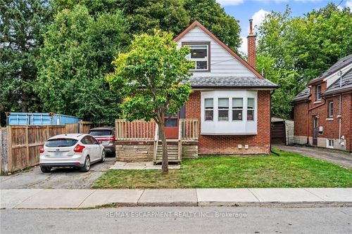 15 Mapes Avenue, House with 4 bedrooms, 2 bathrooms and 2 parking in Hamilton ON | Card Image
