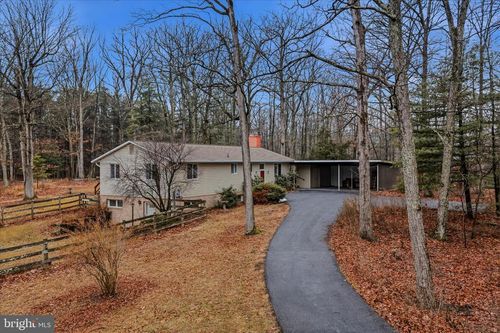 91 Ironwood Ln, BERKELEY SPRINGS, WV, 25411-6358 | Card Image