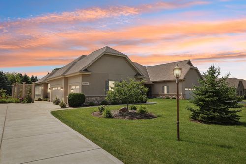 3523641 Auburn Ct, Pewaukee, WI, 53072-2272 | Card Image