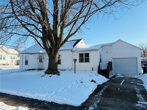 1305 11th Ave, Belle Plaine, IA, 52208-1623 | Card Image